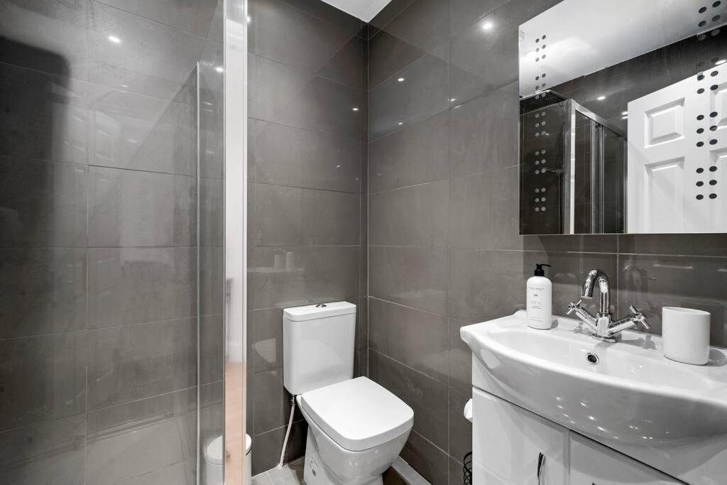 The Chaucer Suite - Exceptionally Stylish - Sleeps 4 Canterbury Exteriör bild